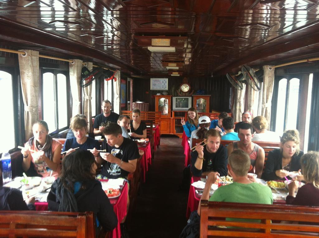Thanh Tung Hotel Cat Ba Island Exterior foto
